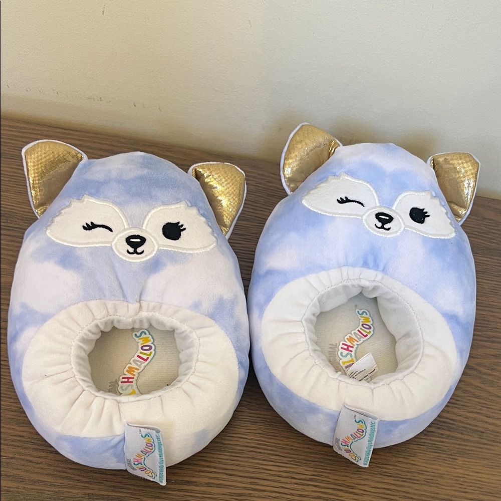 Squishmallows Blue and Gold Melani the Blue Fox Slippers Size 13-1.